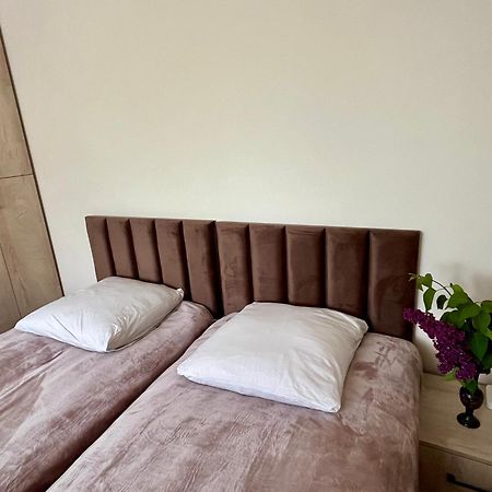 مبيت وإفطار فانادزور Inexpensive House المظهر الخارجي الصورة
