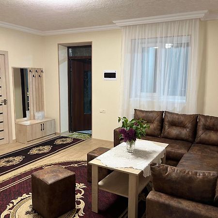 مبيت وإفطار فانادزور Inexpensive House المظهر الخارجي الصورة