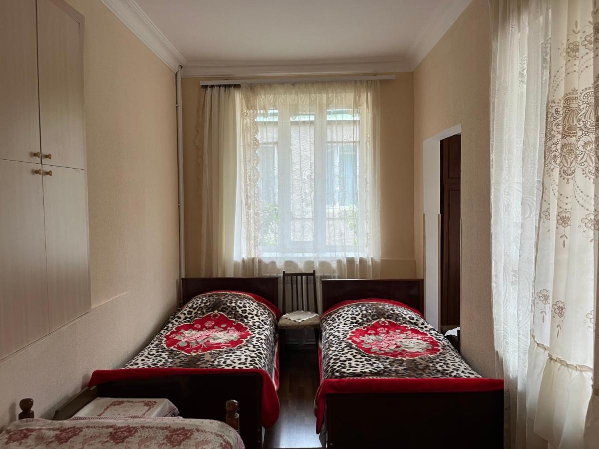 مبيت وإفطار فانادزور Inexpensive House المظهر الخارجي الصورة