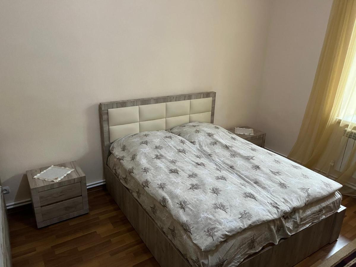 مبيت وإفطار فانادزور Inexpensive House المظهر الخارجي الصورة