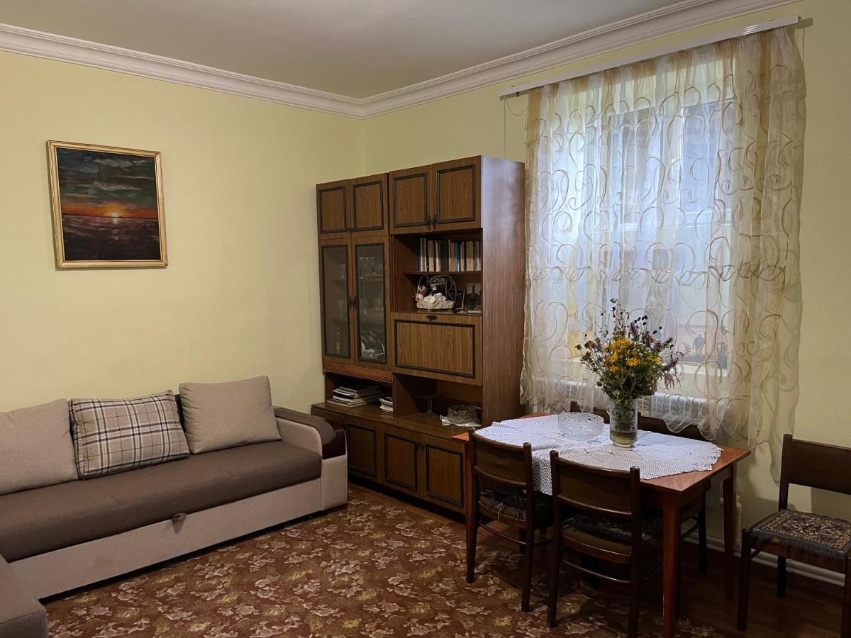 مبيت وإفطار فانادزور Inexpensive House المظهر الخارجي الصورة