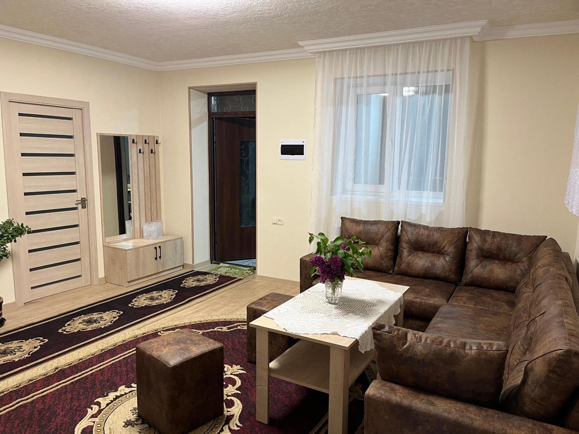 مبيت وإفطار فانادزور Inexpensive House المظهر الخارجي الصورة