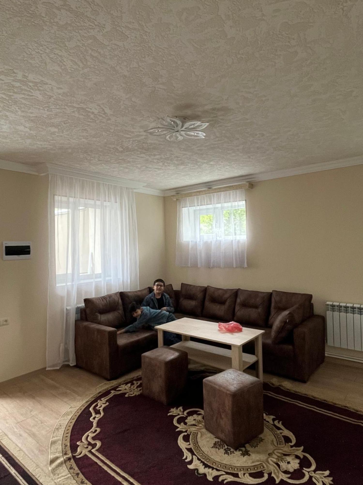 مبيت وإفطار فانادزور Inexpensive House المظهر الخارجي الصورة