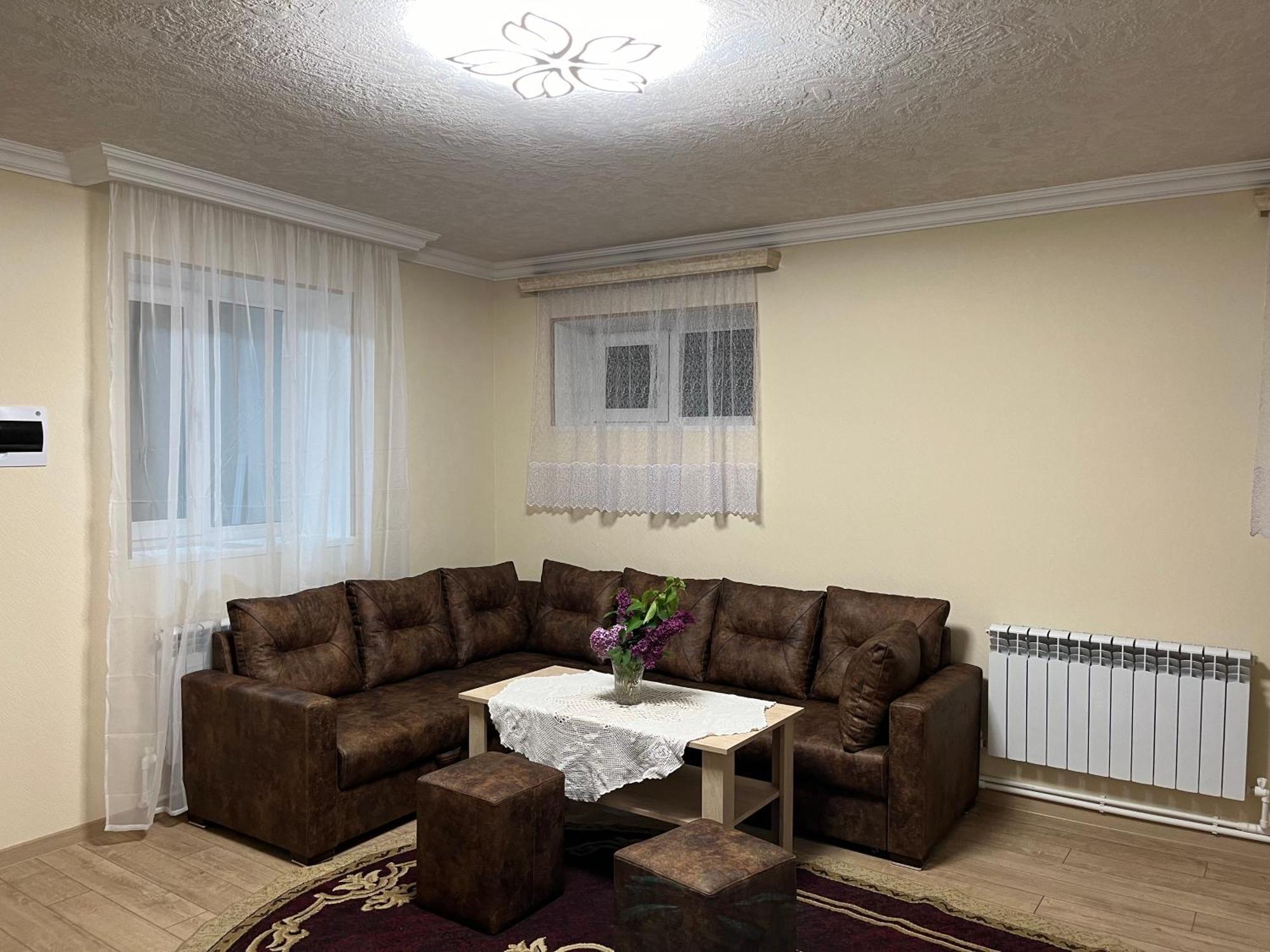 مبيت وإفطار فانادزور Inexpensive House المظهر الخارجي الصورة
