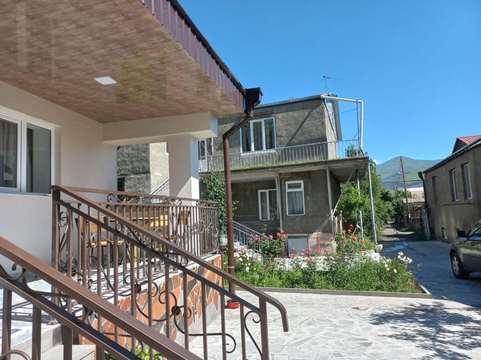 مبيت وإفطار فانادزور Inexpensive House المظهر الخارجي الصورة
